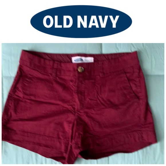 🏷️ *FINAL SALE PRICE* NWOT Old Navy Women’s burgundy shorts. Size 2 - Picture 2 of 5